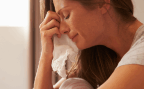 Nemocnice Ostrov - aktuality - Kdy vyhledat psychiatrickou péči? Nebojte se říct si o pomoc!