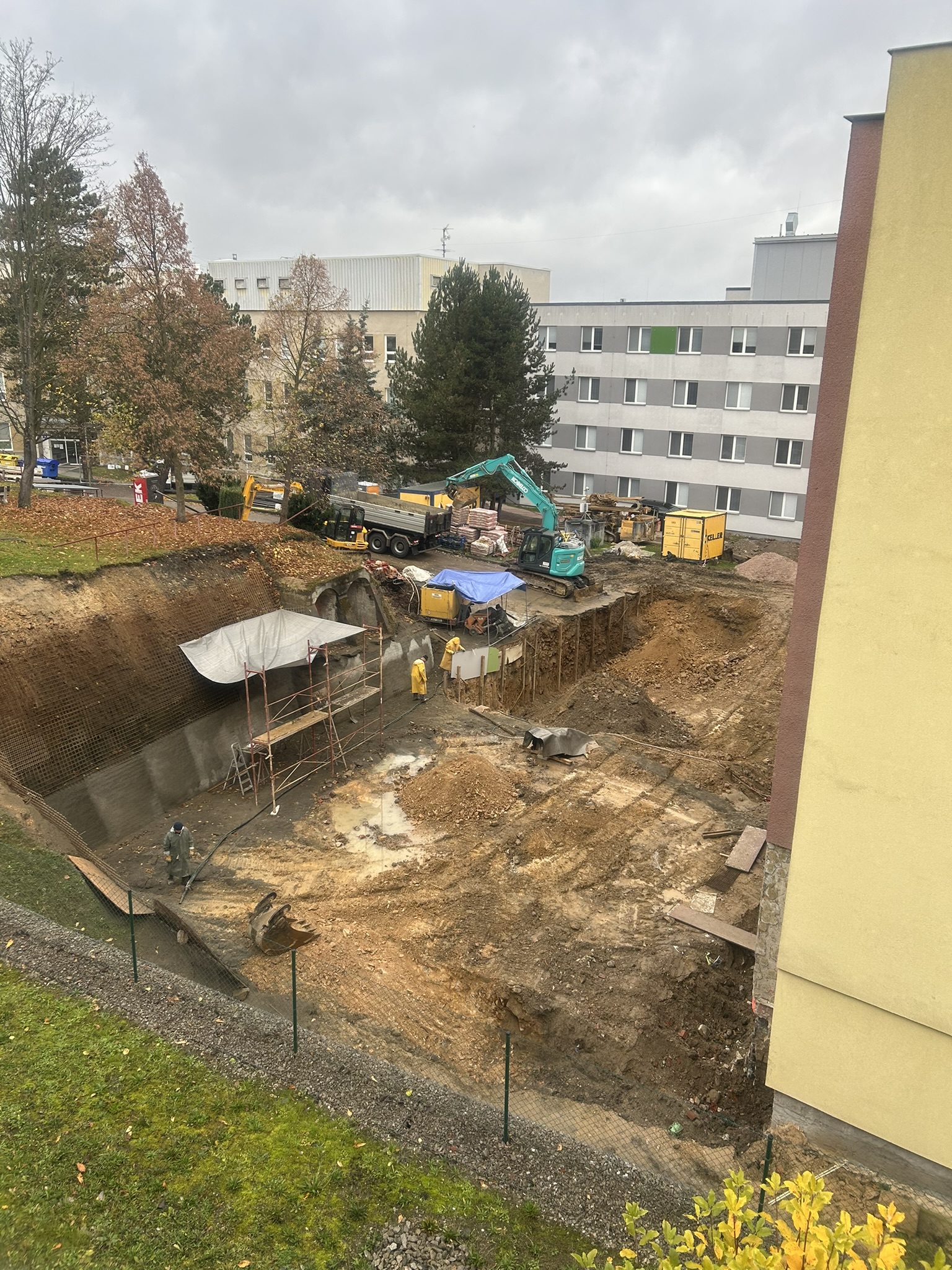 Stavba nového Urgentního příjmu pokračuje